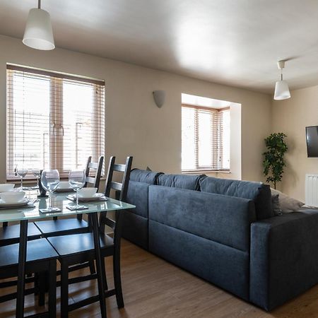 Spacious 2Br Flat - 2 Free Parking Spaces - Near Lgw Airport Crawley  Buitenkant foto