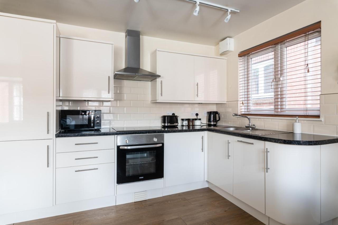 Spacious 2Br Flat - 2 Free Parking Spaces - Near Lgw Airport Crawley  Buitenkant foto