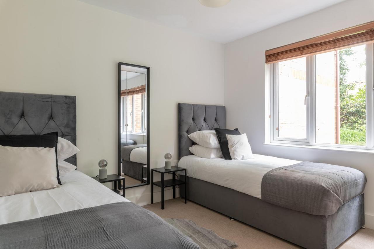 Spacious 2Br Flat - 2 Free Parking Spaces - Near Lgw Airport Crawley  Buitenkant foto