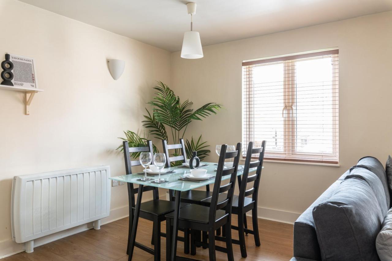 Spacious 2Br Flat - 2 Free Parking Spaces - Near Lgw Airport Crawley  Buitenkant foto