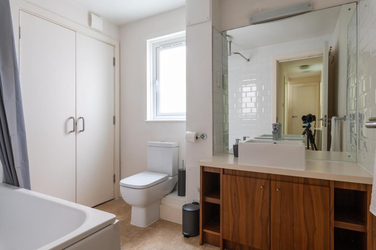 Spacious 2Br Flat - 2 Free Parking Spaces - Near Lgw Airport Crawley  Buitenkant foto