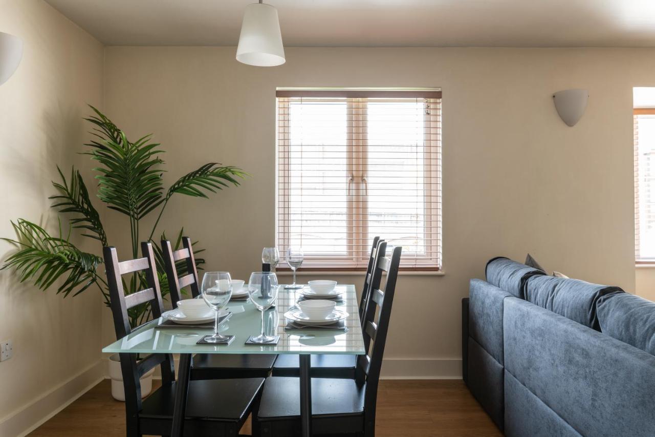 Spacious 2Br Flat - 2 Free Parking Spaces - Near Lgw Airport Crawley  Buitenkant foto