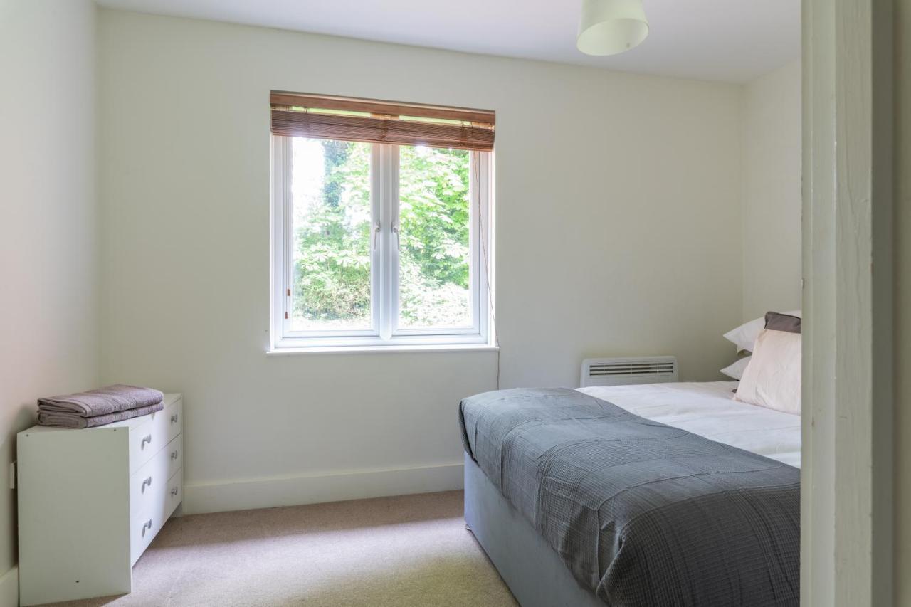 Spacious 2Br Flat - 2 Free Parking Spaces - Near Lgw Airport Crawley  Buitenkant foto